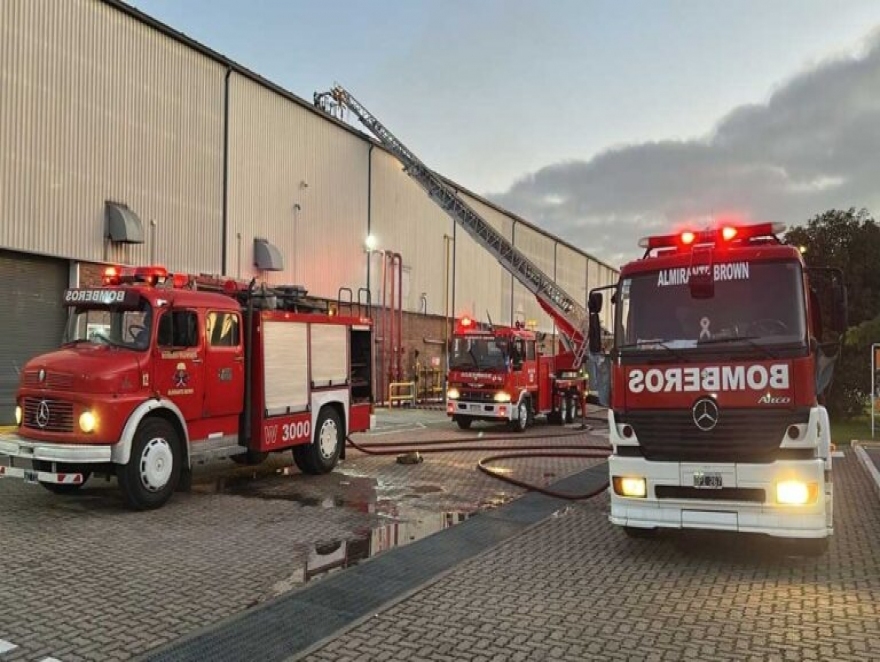 INCENDIO EN PARQUE INDUSTRIAL BROWN