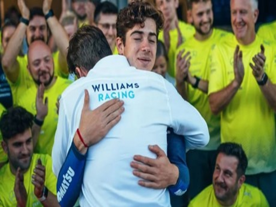 WILLIAMS REACCIONO TARDE