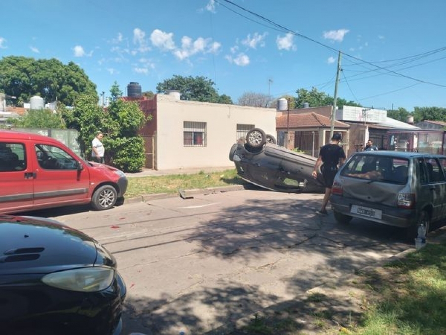 CALZADA: TREMENDO CHOQUE Y VUELCO