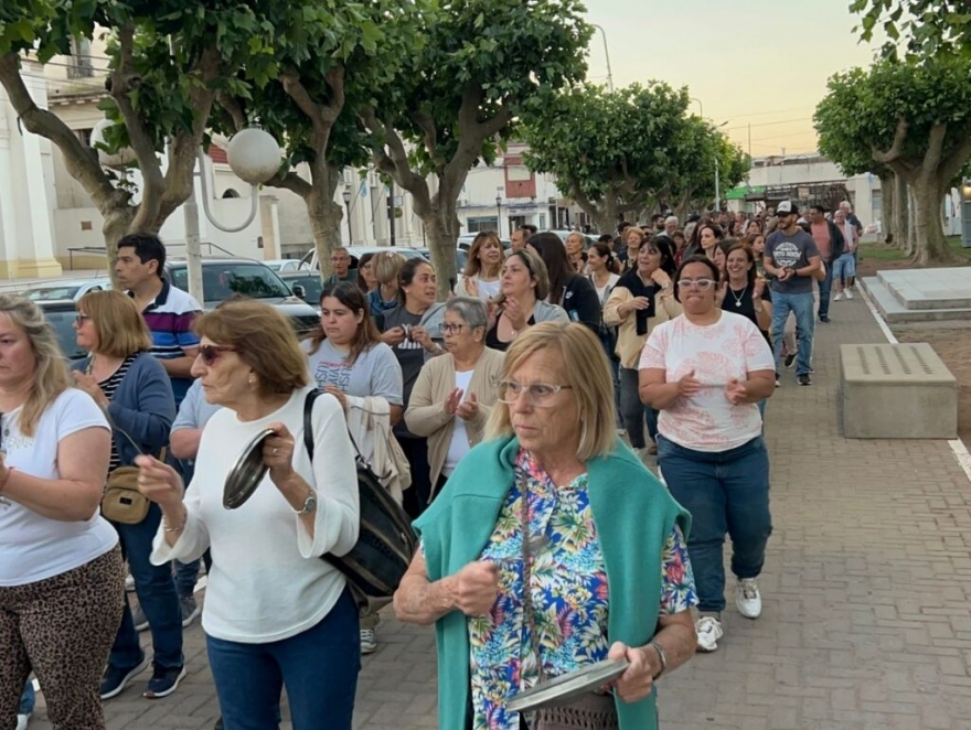 MASIVO CACEROLAZO CONTRA IOMA