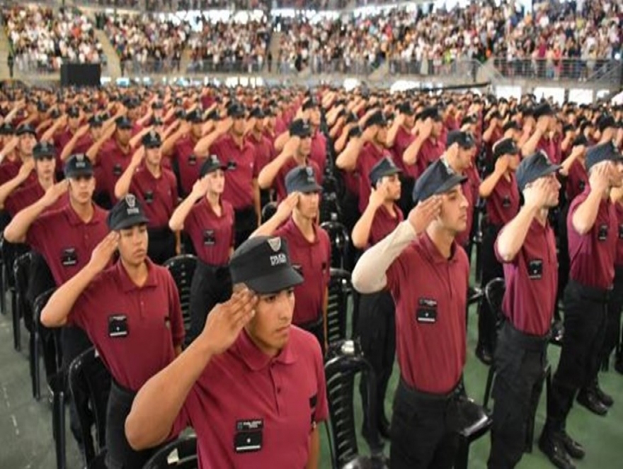 MIL NUEVOS POLICIAS