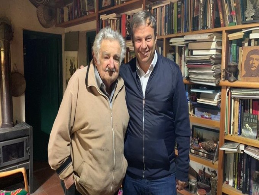 CASCALLARES CON MUJICA