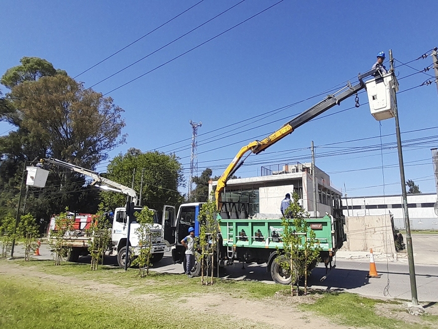 LUCES LED EN PARQUE INDUSTRIAL BROWN