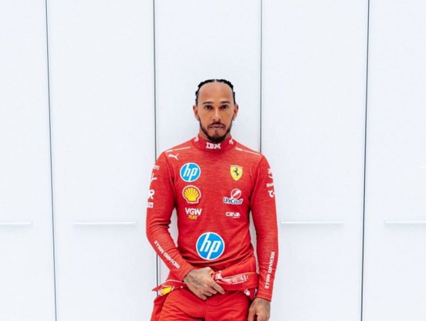 HAMILTON EN FERRARI