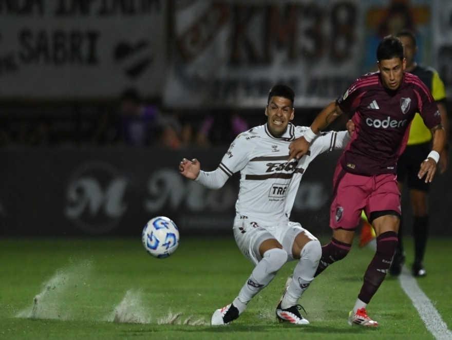 RIVER EMPATO EN EL DEBUT