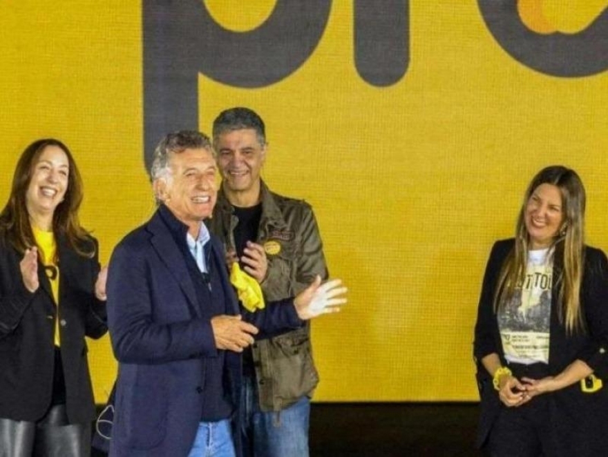MACRI EMBISTIO DURO A MILEI